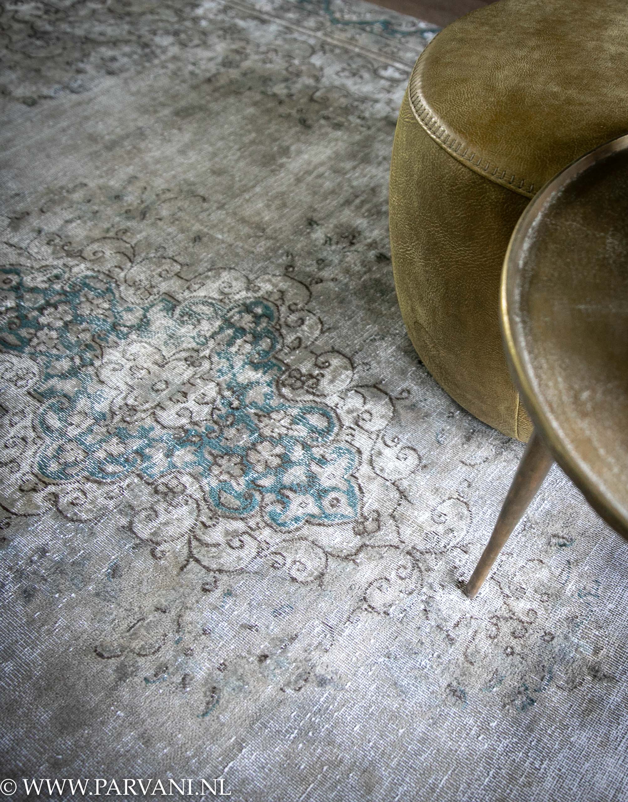Civic atomair uitdrukken Vintage tapijt uit Iran grijs groen blauwe kleur met patroon in petrol  detail | Parvani