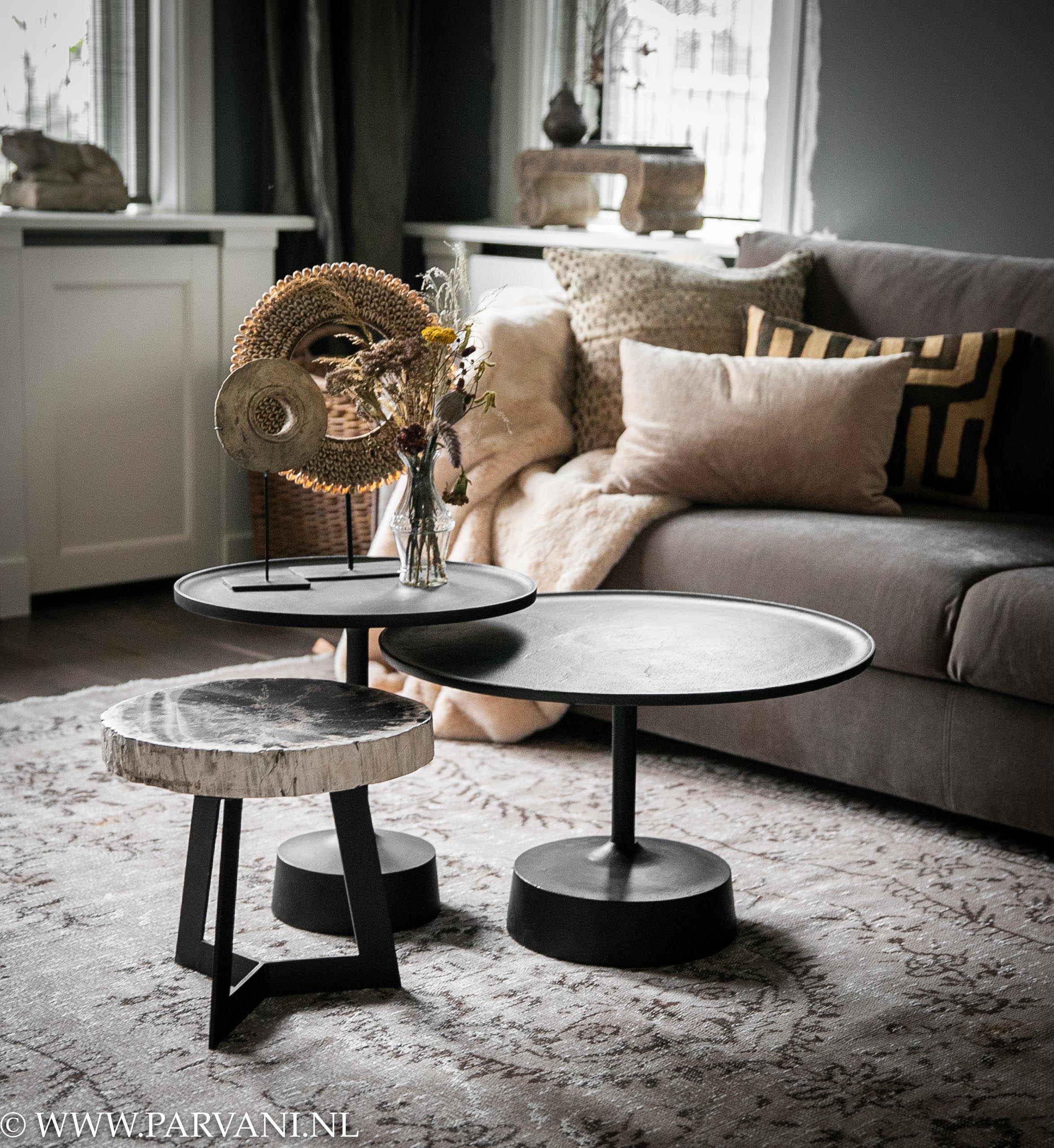Bulk niets lont Zwarte metalen salontafels bijzetter versteend hout vintage tapijt | Parvani