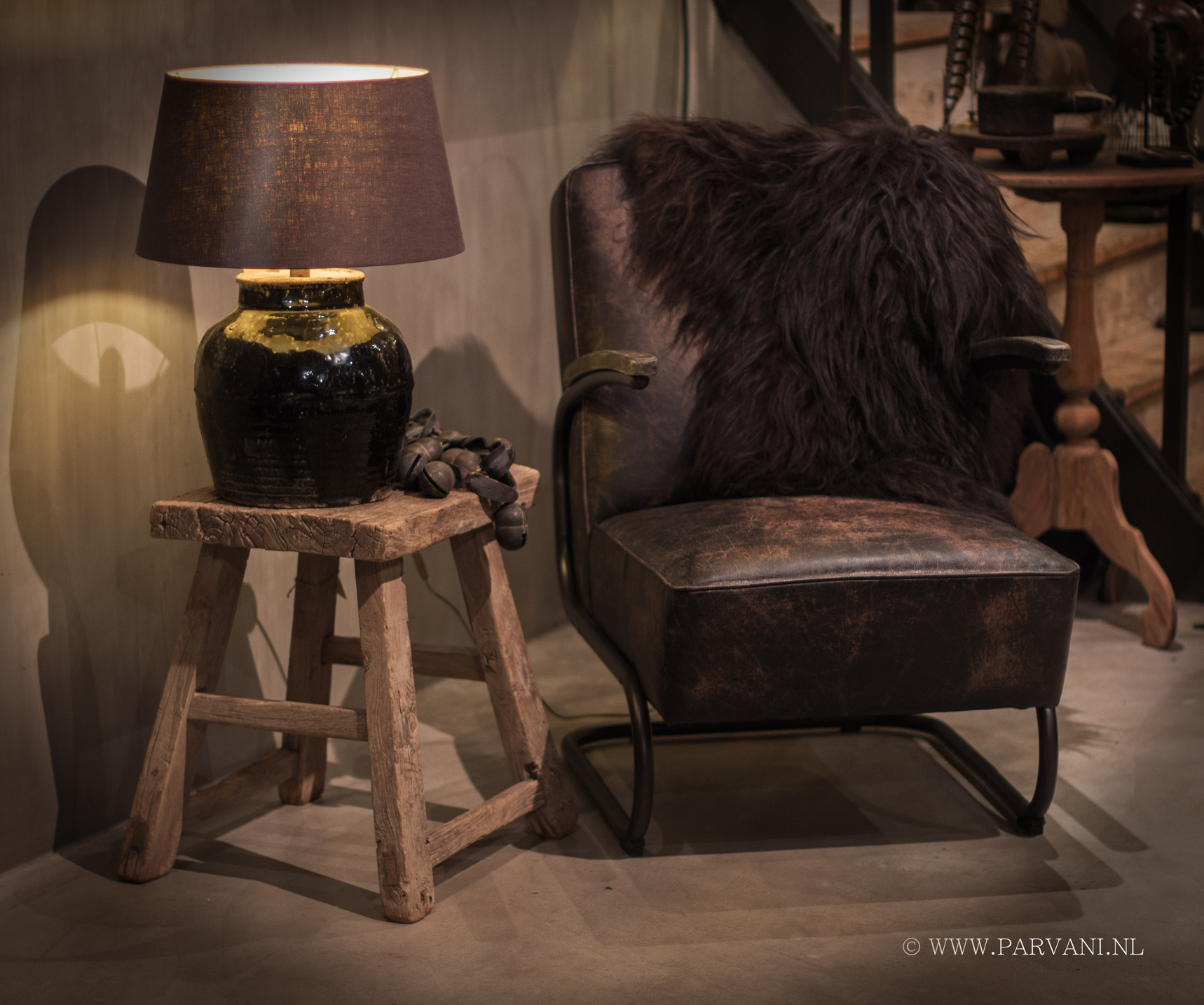 type Draai vast Stereotype vintage-leren-fauteuil-stoel-bruin-zwart-metaal-frame | Parvani